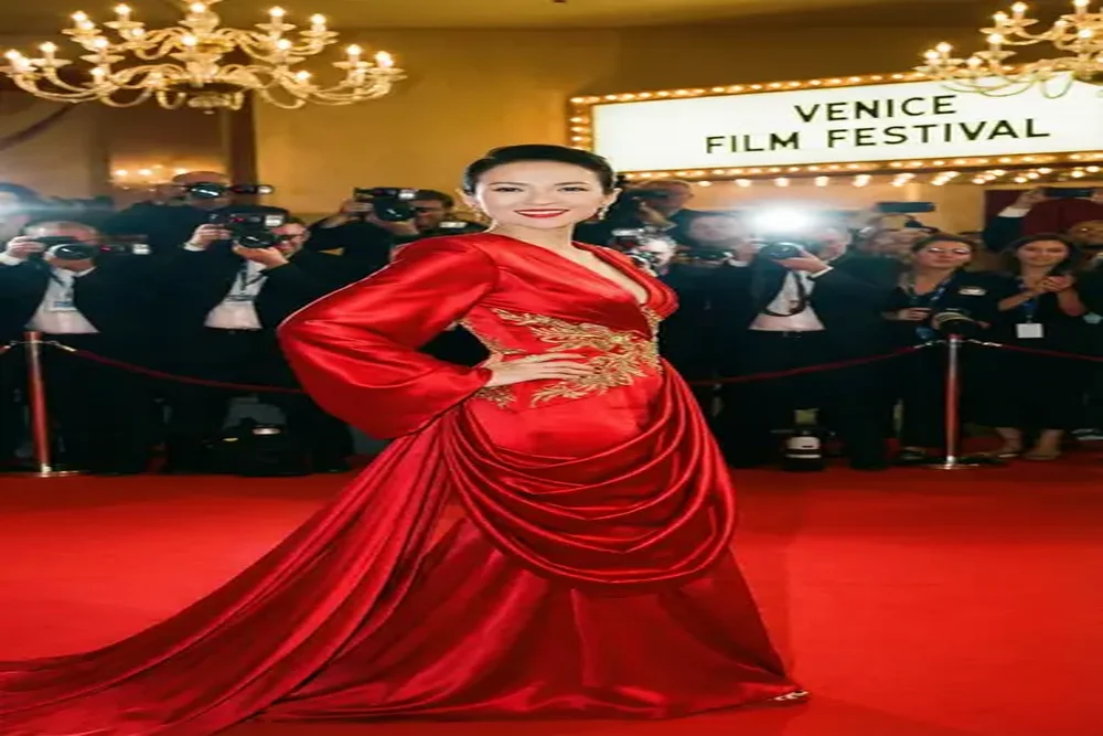 国产精品与国际知名女演员合作红毯照片